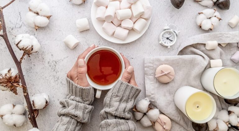 light-feminine-workspace-top-view-flat-lay